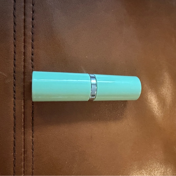 Clinique. New Different Grape Lipstick - Picture 3 of 3